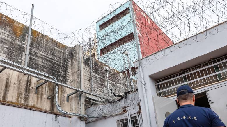 Κέρκυρα: Κρατούμενοι των φυλακών έβαλαν φωτιά σε στρώματα - Διαμαρτύρονται για τους ελέγχους