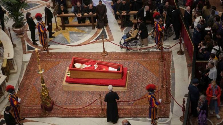 Κηδεία πάπα Φραγκίσκου: Το τελετουργικό, οι αλλαγές και η έναρξη των διαδικασιών διαδοχής