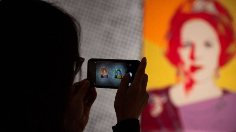 Γκάφα ολκής από Δημαρχείο στην Ολλανδία - Πέταξε έργα του Άντι Γουόρχολ