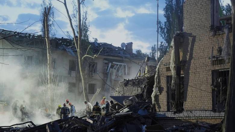 Ουκρανία: Τρεις νεκροί και οκτώ τραυματίες από ρωσική επίθεση - Στις φλόγες κτήρια