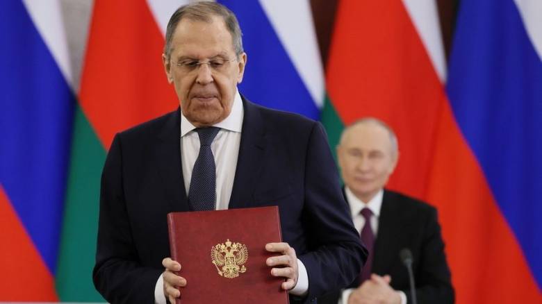 Λαβρόφ: Διατεθειμένη η Ρωσία να κλείσει συμφωνία για να τελειώσει ο πόλεμος