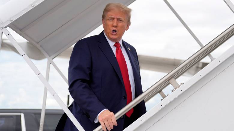 Κηδεία Πάπα Φραγκίσκου: Αναχώρησε για τη Ρώμη ο Ντόναλντ Τραμπ