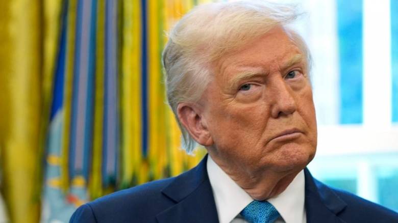 Τι γίνεται με τη βενζίνη στις ΗΠΑ: Ο Τραμπ λέει ότι υποχώρησε - Οι καταναλωτές πληρώνουν περισσότερα