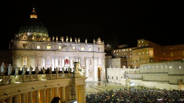 Ο ρόλος της χημείας στην εκλογή του Πάπα - Πώς δημιουργείται ο λευκός ή ο μαύρος καπνός