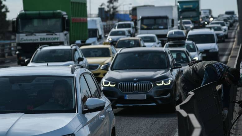 Σύγκρουση οχημάτων στον Κηφισό - Κυκλοφοριακό κομφούζιο