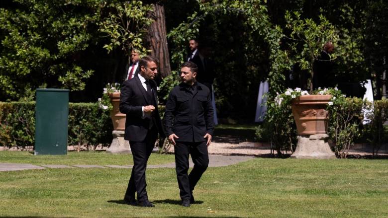 Μακρόν: H Ουκρανία έτοιμη για μια άνευ όρων εκεχειρία