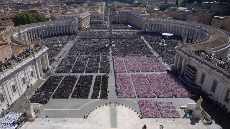 Κηδεία πάπα Φραγκίσκου: Πάνω από 400.000 πιστοί στο «ύστατο χαίρε»