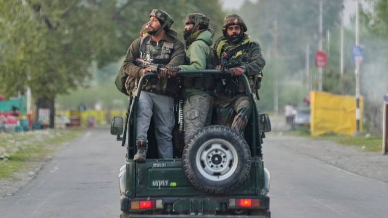 Κασμίρ: Ο στρατός της Ινδίας αναφέρει ανταλλαγή πυρών με το Πακιστάν για δεύτερη διαδοχική ημέρα