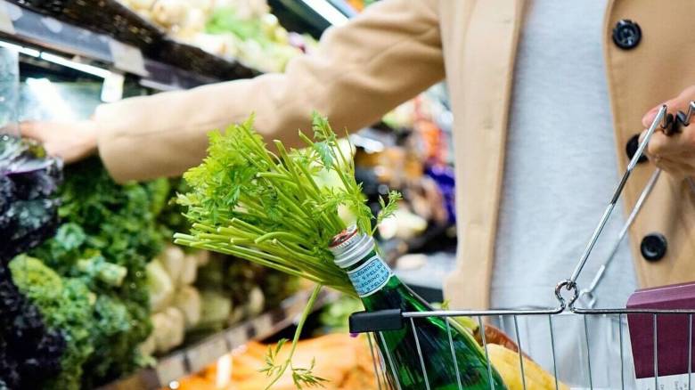 Στη «μάχη» του τουριστικού τζίρου τα σούπερ μάρκετ - Τα νησιά στο επίκεντρο