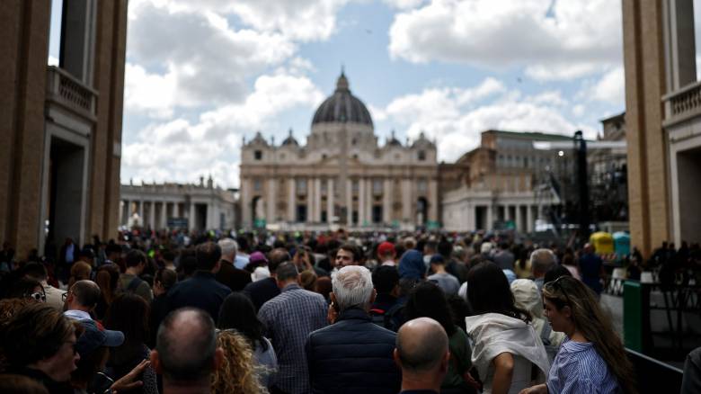 Περικοπές, γυναίκες στην Eκκλησία και σύγχρονη ζωή: Οι προκλήσεις που θα αντιμετωπίσει ο νέος πάπας