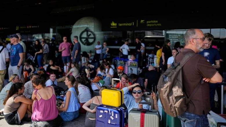 Πορτογαλία: Η ηλεκτροδότηση μπορεί να αποκατασταθεί στη διάρκεια της νύχτας