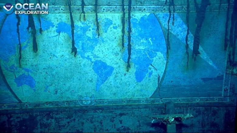 Τεράστια τοιχογραφία βρέθηκε άθικτη σε βυθισμένο αεροπλανοφόρο του Β’ Παγκοσμίου Πολέμου