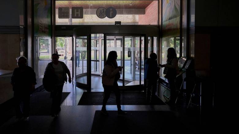 Σάντσεθ για μπλακ άουτ: Αποκλείονται κυβερνοεπίθεση ή πλεονάζουσα ενέργεια από τις ΑΠΕ