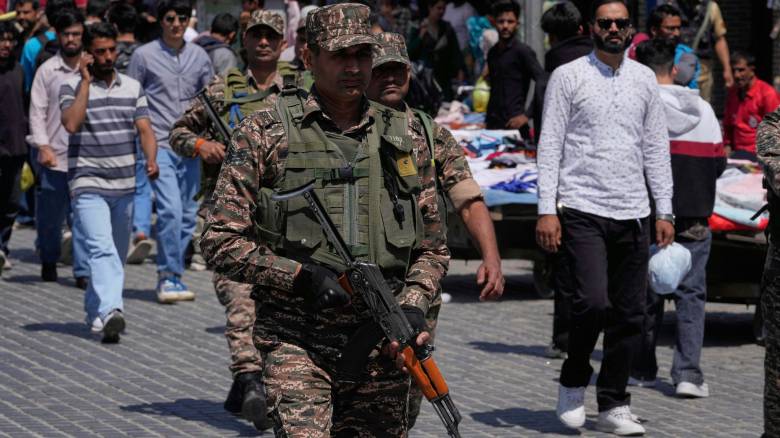 Ινδία - Πακίσταν: Ανταλλαγές πυρών στρατιωτών για πέμπτη συνεχόμενη νύχτα