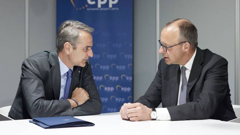 Συνάντηση Μητσοτάκη - Μερτς στη Βαλένθια: Επιτακτική ανάγκη ενίσχυσης της ευρωπαϊκής άμυνας