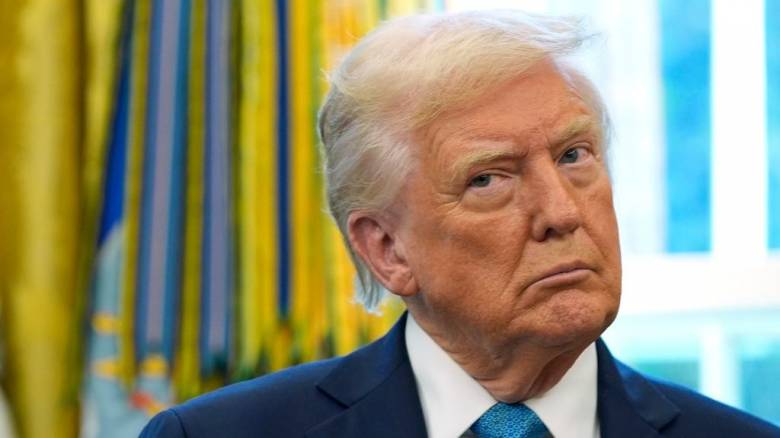 Λευκός Οίκος κατά Amazon: Εχθρική ενέργεια η αναγραφή του κόστους των δασμών