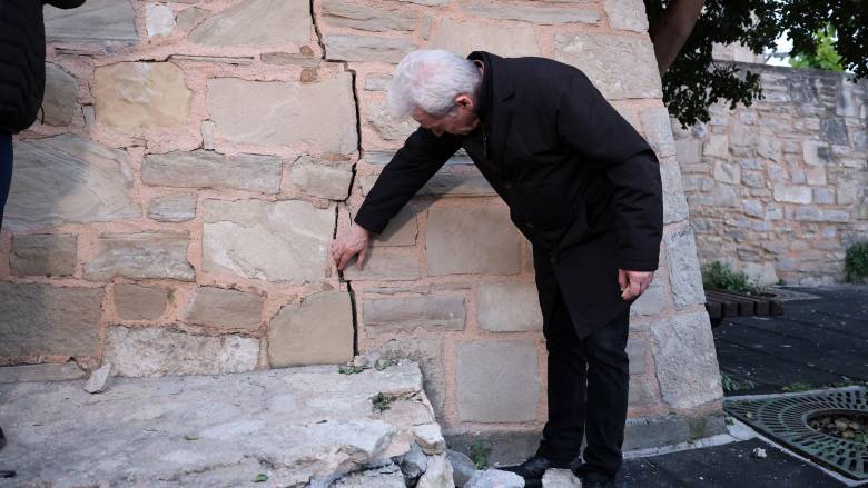 Τα πρώτα μέτρα για τα ρήγματα στις Βούτες Ηρακλείου: Σε νέα σύσκεψη οι προτάσεις Λέκκα