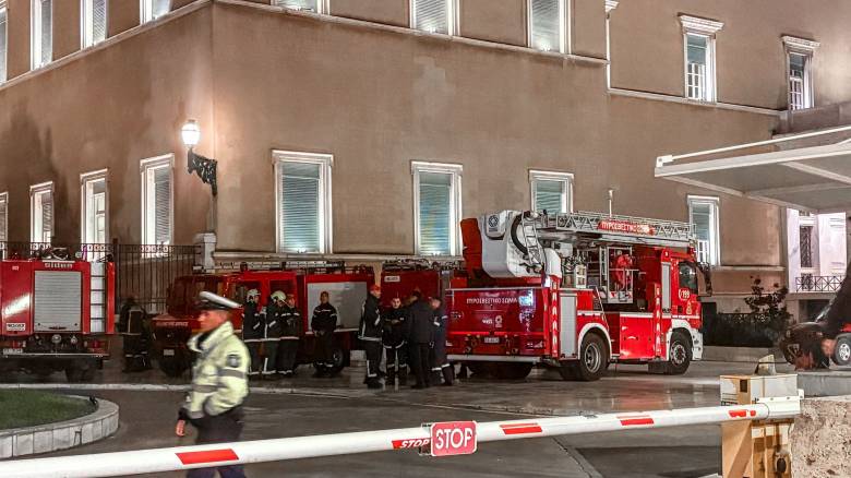 Λήξη συναγερμού μετά την απειλή βόμβας στη Βουλή: Ποιος έστειλε το μήνυμα στο 112