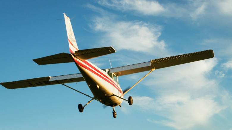 Συνετρίβη αεροσκάφος σε αεροδρόμιο κοντά στο Μάντσεστερ - Ένας επιβάτης δίνει μάχη για τη ζωή του