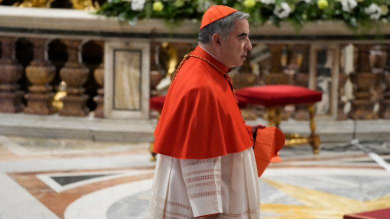 Αποσύρεται ο καρδινάλιος Μπέτσιου από το Κονκλάβιο - Είχε καταδικαστεί για σκάνδαλο