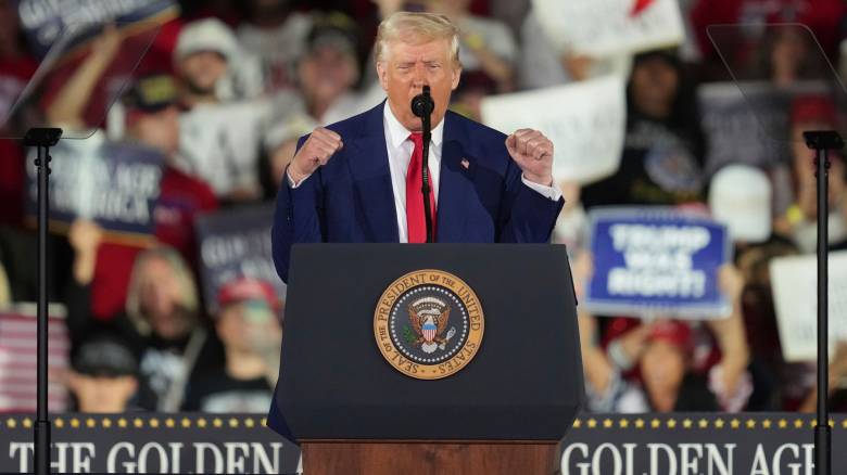 100 μέρες Τραμπ: Ομιλία στο Μίσιγκαν με προεκλογικό «άρωμα» και μηνύματα προς όλους