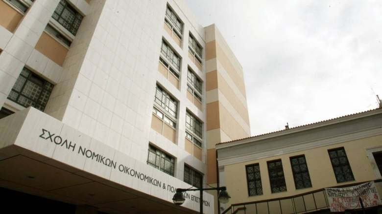 Ομόθυμη καταδίκη του ξυλοδαρμού μεταπτυχιακού φοιτητή από κουκουλοφόρους στη Νομική Σχολή Αθηνών