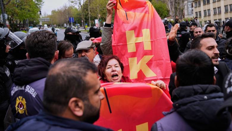 Πρωτομαγιά: Πάνω από 400 συλλήψεις σε πορείες στην Κωνσταντινούπολη