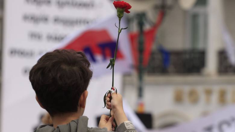 Σε εξέλιξη οι απεργιακές συγκεντρώσεις για την Πρωτομαγιά - Μαζική συμμετοχή του κόσμου