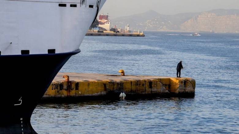 Αλόννησος: Έσπασε o κάβος πλοίου την ώρα που επιβιβάζονταν αυτοκίνητα
