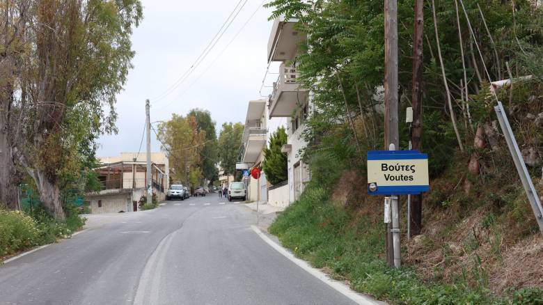 Αυτοψία στα ρήγματα στις Βούτες Ηρακλείου: «Ξηραίνουν» τα πηγάδια, διακόπτουν την υδροδότηση