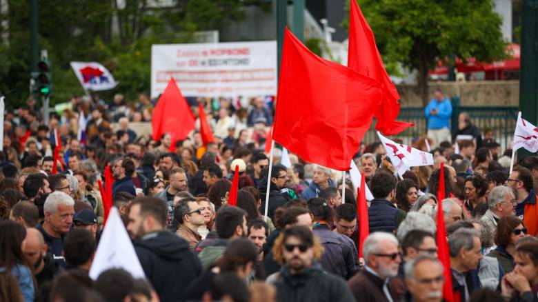 Πώς τίμησαν οι πολίτες την Εργατική Πρωτομαγιά - Οι πορείες σε Αθήνα, Θεσσαλονίκη και μεγάλες πόλεις