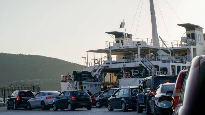 Νταλίκα χωρίς εισιτήριο καθυστέρησε δύο ώρες την αναχώρηση του πλοίου για Κέρκυρα