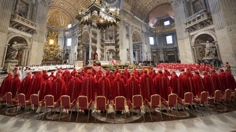 Μάχη για τον επόμενο πάπα: Υπεσυντηρητικοί καρδινάλιοι «παίζουν τα ρέστα» τους - Ποιους προωθούν