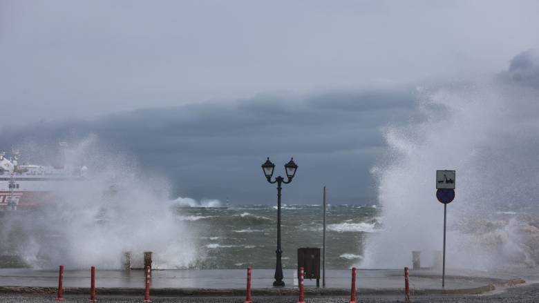 Πότε υποχωρούν οι θυελλώδεις άνεμοι - Με 30άρια έρχεται το Σαββατοκύριακο