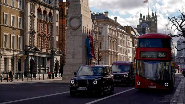 Βρετανία: Εννέα στους δέκα οδηγούς αυτοκινήτου κάνουν χρήση κινητού κατά την οδήγηση