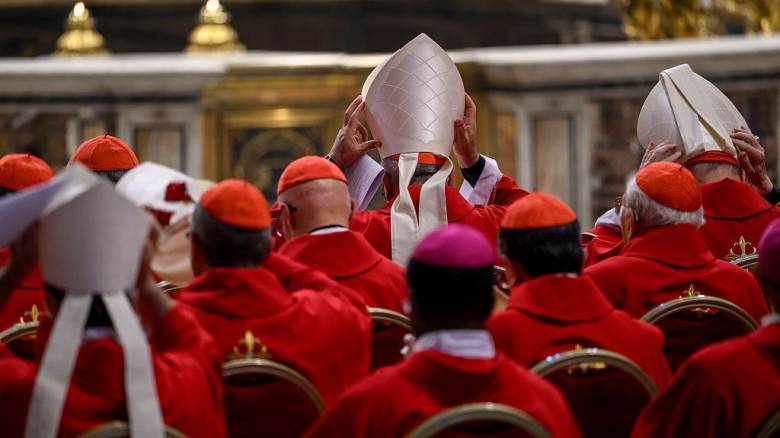 Το Kονκλάβιο εκ των έσω: Καρδινάλιος αποκαλύπτει τι συνέβαινε στην ψηφοφορία για τον Πάπα
