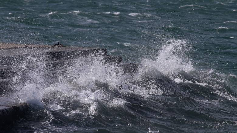 Αποκαταστάθηκε η βλάβη του πλοίου που έπλεε ακυβέρνητο στα ανοιχτά της Εύβοιας