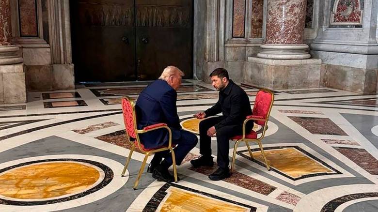 Ο Ζελένσκι αποκαλύπτει τι συζήτησε με τον Τραμπ στο Βατικανό