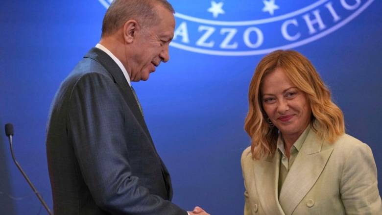 Πώς η Τουρκία επιχειρεί να «τρυπώσει» στην άμυνα της ΕΕ μέσω Ιταλίας