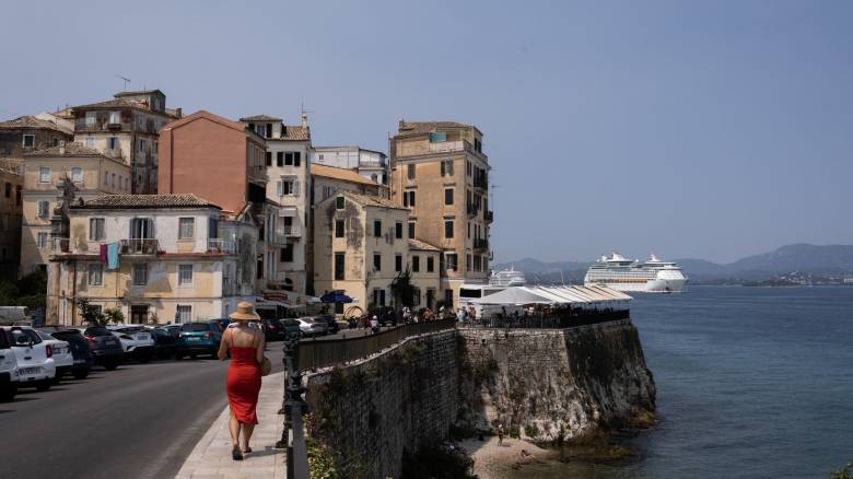 Το «προφίλ» των ξένων τουριστών που «ψηφίζουν» Ελλάδα για τις διακοπές τους - Πόσα θα ξοδέψουν