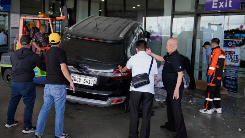 Φιλιππίνες: Δύο νεκροί από σύγκρουση οχήματος στην είσοδο του αεροδρομίου στη Μανίλα