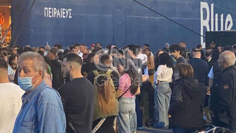 Λιμάνι Πειραιά: Λήξη συναγερμού μετά την καταγγελία για βόμβα στο Blue Star 1