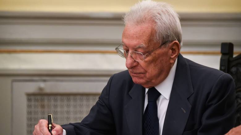 Ο πολιτικός κόσμος αποχαιρετά τον Πέτρο Μολυβιάτη