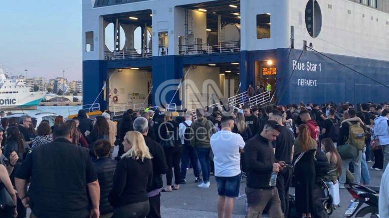 Τηλεφώνημα για βόμβα στο Blue star 1 - Δόθηκε εντολή για εκκένωση του πλοίου