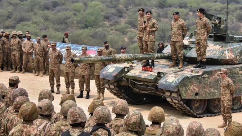 Πακιστάν: Πώς η σύγκρουση με την Ινδία μπορεί να επιδεινώσει τα οικονομικά προβλήματα