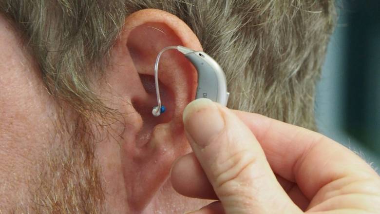 Επίδομα βαρηκοΐας: Από Τρίτη 6 Μαΐου ξεκινούν οι αιτήσεις για ηλικίες 18 έως 65 ετών