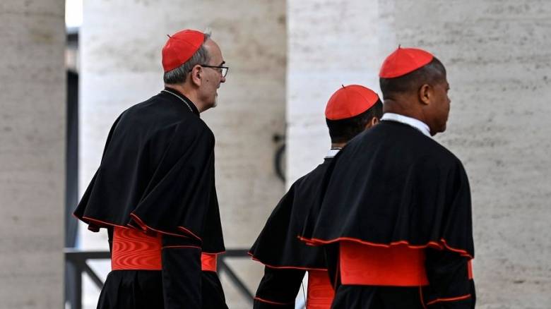 Έφτασαν στη Ρώμη όλοι οι εκλέκτορες καρδινάλιοι για τη διαδικασία εκλογής του νέου Πάπα