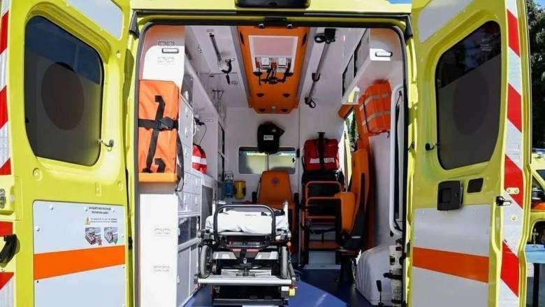 Θήβα: Αυτοκίνητο έπεσε σε μαντρότοιχο - Τραυματίστηκαν ο οδηγός και τα δυο παιδιά του