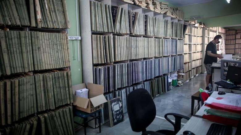 Έφοδος σε κτηματολογικά γραφεία της Αττικής - Το «γρηγορόσημο» των 500 ευρώ και ο τρόπος δράσης