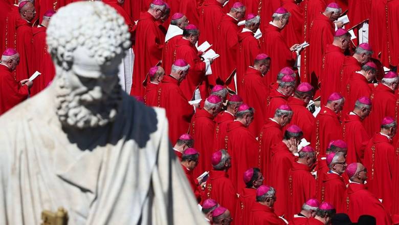 Πώς το Κονκλάβιο επιλέγει νέο πάπα – Η μυστική διαδικασία σε εικόνες